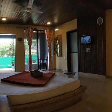 马哈巴莱斯赫瓦尔 Bluebell Residency酒店 外观 照片