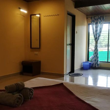 马哈巴莱斯赫瓦尔 Bluebell Residency酒店 外观 照片
