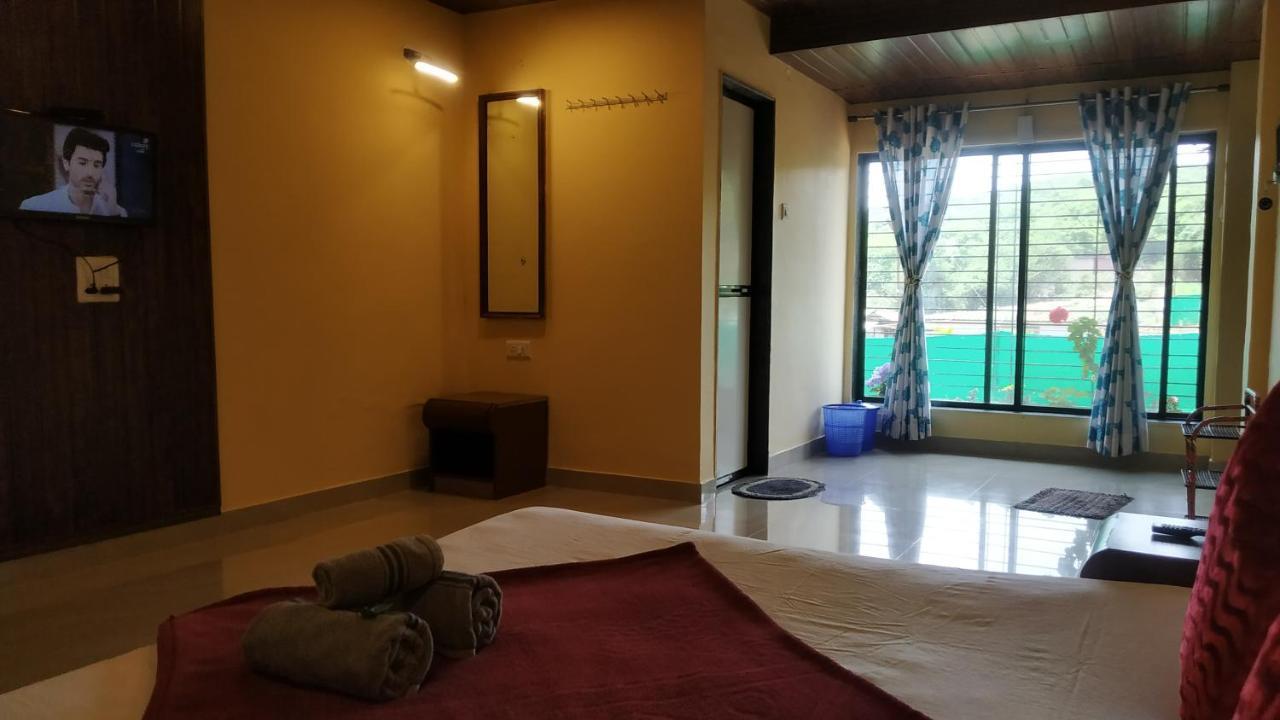 马哈巴莱斯赫瓦尔 Bluebell Residency酒店 外观 照片