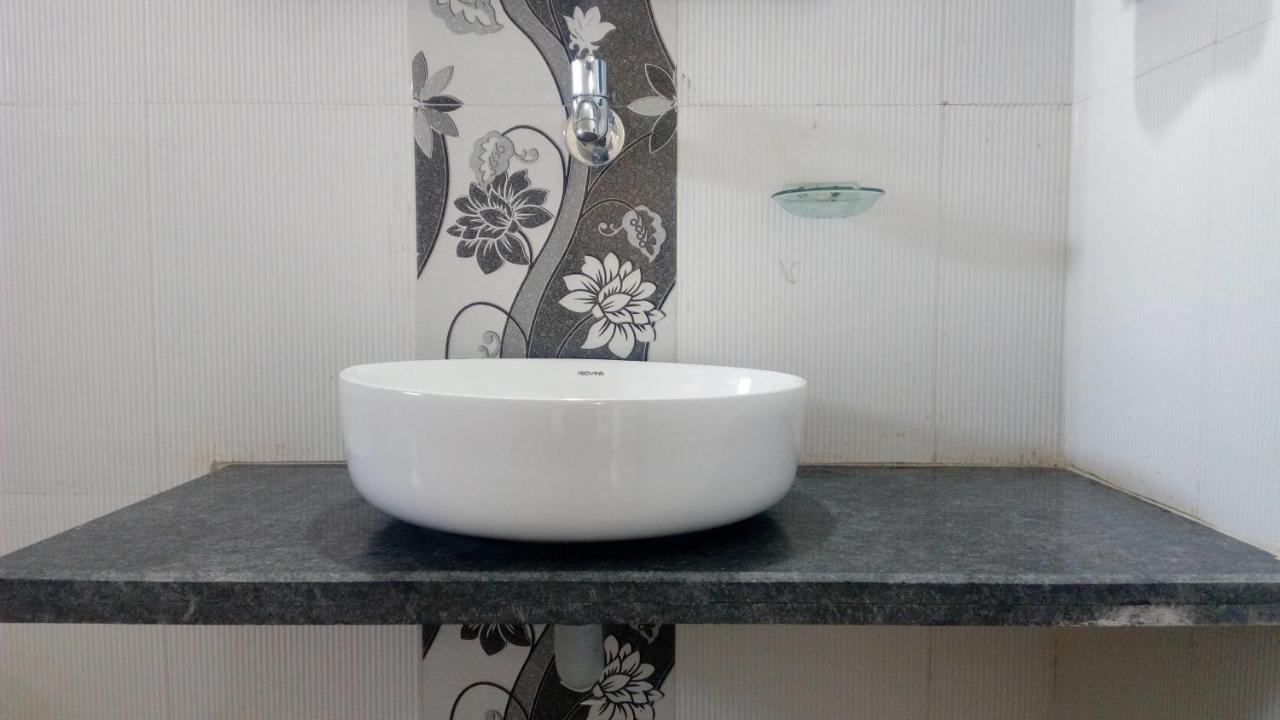 马哈巴莱斯赫瓦尔 Bluebell Residency酒店 外观 照片